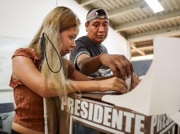  Para ella, fue muy rápido el proceso. Luego, salió contenta por haber votado por primera vez, reconociendo que como “primera experiencia fue muy buena”. EL INFORMADOR / H. FIGUEROA