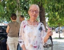 Las funcionarias de casilla le facilitaron el darle paso preferencial para que emitiera su sufragio sin demora. EL INFORMADOR / R. BOBADILLA