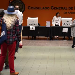 El INE desbordado; miles de mexicanos se quedan sin votar en EU