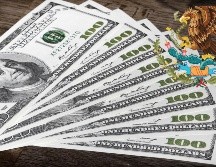 El peso mexicano cotiza en los mercados internacionales alrededor de los 16.94 pesos por dólar. ESPECIAL/ Imagen de Foto-RaBe en Pixabay