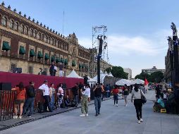Alrededor de las 18:00 horas de este domingo los trabajadores realizaban pruebas de audio. SUN/ D. Sánchez.