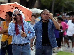 Ciudadanos mexicanos esperan para votar en las elecciones mexicanas en el edificio del Consulado de México este domingo en la ciudad de Houston. AP/David J. Phillip