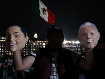 Esta noche se respira ambiente de festejo que en el Zócalo de la Ciudad de México. Xinhua / F. Cañedo