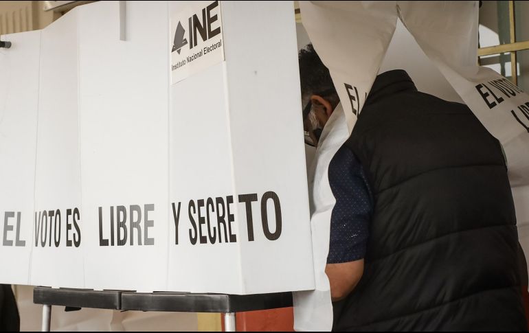 Recordó que para vigilar las más de 13 mil casillas instaladas en la capital, se desplegaron cerca de 15 mil efectivos de la SSC; además de 5 mil elementos de la Fiscalía y otras áreas tanto del Gobierno local como del federal. EFE / J. Terriquez