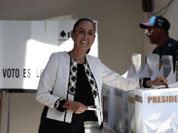 La candidata a la presidencia de México, Claudia Sheinbaum, registra una amplia ventaja sobre sus contrincantes Xóchitl Gálvez y Jorge Máynez al primer corte del conteo rápido. EFE/ Jose Mendez