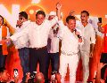 Pablo Lemus, ganador de la contienda por Casa Jalisco, estuvo acompañado en su festejo por otros candidatos como Juan José Frangie, que busca repetir otro periodo al frente del Gobierno de Zapopan. EL INFORMADOR/A. Navarro