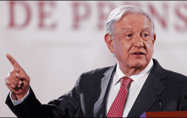 Tras entregar la banda presidencial, López Obrador se retirará. EFE/I. Esquivel