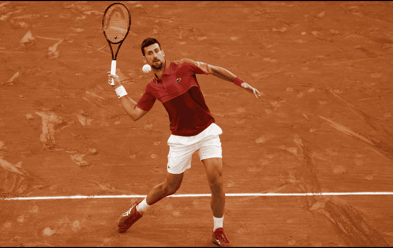 En menos de 48 horas, el serbio ha disputado diez sets de Grand Slam y de mucha intensidad, nueve horas sobre la pista. EFE / Y. Valat