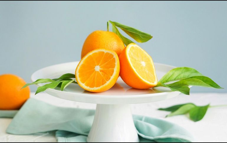 No se recomienda comer la cáscara de naranja directamente. UNSPLASH / K. CHOW