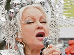 Marcó tendencia con su forma única y alegre de cantar “las chicas quieren divertirse” y ahora llevará este lema a la gira con la que pondrá fin a su carrera. AFP