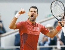Novak Djokovic señaló que por semanas ha sentido molestias en su rodilla derecha y por ello pone en duda su continuidad en el Major francés. EFE