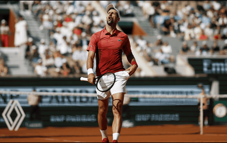Novak Djokovic se lesionó en su partido de cuartos de final del domingo. EFE / Y. Valat
