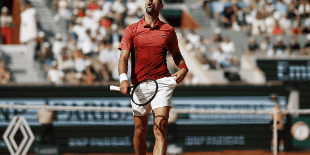 Novak Djokovic se retira de Roland Garros por lesi&oacute;n