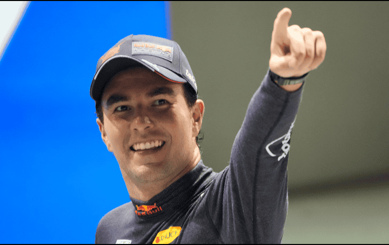 Checo Pérez, de 34 años de edad, seguirá en Red Bull hasta 2026, representando con orgullo sus colores. AP / ARCHIVO