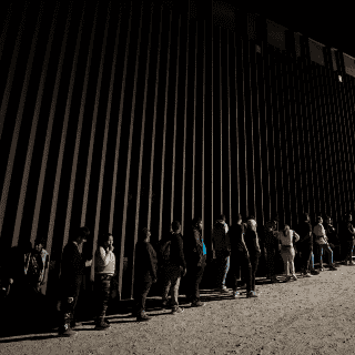 Congreso de Arizona aprueba medida para arrestar a migrantes