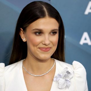 Millie Bobby Brown publica foto con mensaje en ropa sobre su matrimonio con Jake Bongiovi