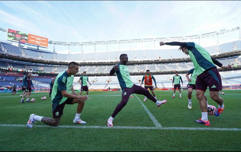 Entrenamiento de la Selección de México en el Empower Field at Mile High Stadium de Denver. IMAGO7/R. Vadillo