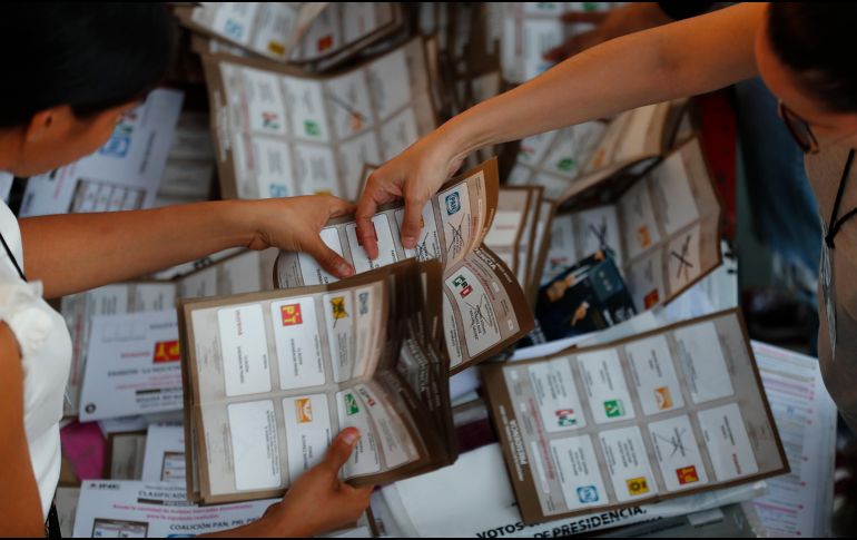 La encuesta arrojó que las y los ciudadanos que se identificaron como clase social baja, lograron que Sheinbaum tuviera 53 puntos de ventaja. EFE/ F. Guasco.