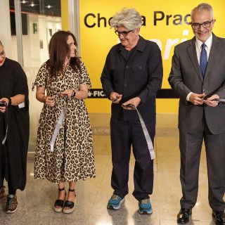 Inauguran la exposición 'Series' de Chema Prado