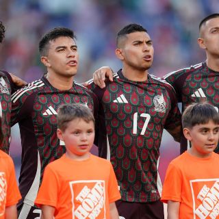 'Piojo' Alvarado lamenta la derrota ante Uruguay