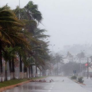 ¿Cuándo es necesario evacuar durante una tormenta o huracán?