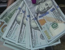 El viernes pasado el tipo de cambio superó la barrera de los 18.40 pesos por dólar su peor nivel desde marzo del 2023. AFP / ARCHIVO