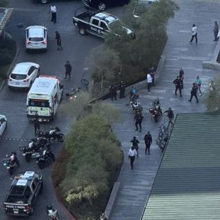 Atacan a balazos a dos hombres en una plaza comercial de Zapopan