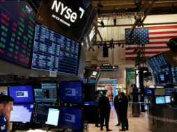 Wall Street cerró este jueves en terreno mixto, con nerviosismo por los datos de empleo en Estados Unidos que se conocerán mañana y dejando en segundo plano a la tecnológica Nvidia, que deshizo sus hitos bursátiles de ayer. AP / ARCHIVO
