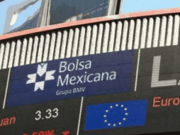 En la jornada, el peso se depreció un 2% frente al dólar, al cotizar a 17.88 unidades por billete verde, luego de los 17.53 en la jornada previa, según datos del Banco de México. EFE / ARCHIVO