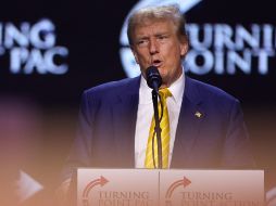 Donald Trump hablando durante el  'Chase the Vote en Phoenix, Arizona. EFE/ALLISON DINNER