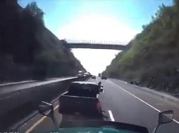 También circula un video donde se muestra el momento del ataque, esto ha originado una serie de reacciones entre los usuarios de esa carretera debido a que la inseguridad cada día es más grave. ESPECIAL