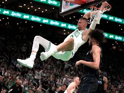 Jaylen Brown facturó 22 puntos y Kristaps Porzingis sumó 20 en su primer partido en más de un mes. AP/C. Krupa.
