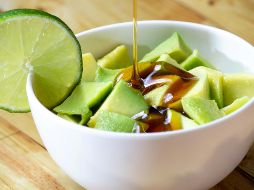 El aguacate contribuye a mantener la estabilidad de los niveles de azúcar en la sangre, evitando picos de ansiedad. ESPECIAL / Foto de Jefferson Santana en Unsplash