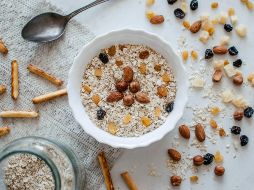 Combinar avena y ciruelas pasas también le aporta a nuestro organismo antioxidantes. Unsplash.