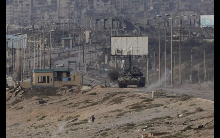 Unos 120 rehenes permanecen en Gaza, de los cuales 43 ya fueron declarados muertos, luego que alrededor de la mitad de los rehenes fueron liberados como parte de una tregua de una semana en noviembre pasado. AP