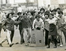 Los agresores utilizaron palos y posteriormente armas de fuego, rematando incluso a los heridos en las salas de emergencia de los hospitales. Este evento, conocido como el 
