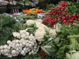 Las cebollas son una de las mejores fuentes de quercetina, lo que las convierte en un ingrediente magnífico para combatir las alergias. EL INFORMADOR / ARCHIVO