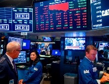 El mercado laboral se mantiene resiliente pese al entorno de altos tipos, según los datos conocidos la semana pasada, por lo que el mercado ha ido aplazando sus expectativas de un recorte en los tipos, que a principios de año parecía inminente. AFP / ARCHIVO