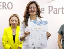 Verónica Delgadillo, de Movimiento Ciudadano recibió su constancia y pidió a la representación de Morena respetar el proceso electoral. EL INFORMADOR/ H. Figueroa.