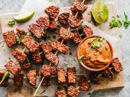 El tempeh es un alimento fermentado originario de Indonesia que se ha consumido en Asia durante siglos y recientemente ha ganado adeptos en todo el mundo. UNSPLASH/ Ella Olsson