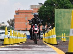 Las licencias de conducir permanentes tienen las ventajas de no repetir pruebas de aptitud ni pagar periódicamente. SUN/Archivo