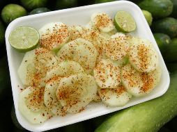 Desde la Fundación Española de Nutrición afirman que el pepino es una importante fuente de vitamina C, pero también de vitaminas K, B5, B6 y B9. EL INFORMADOR / ARCHIVO