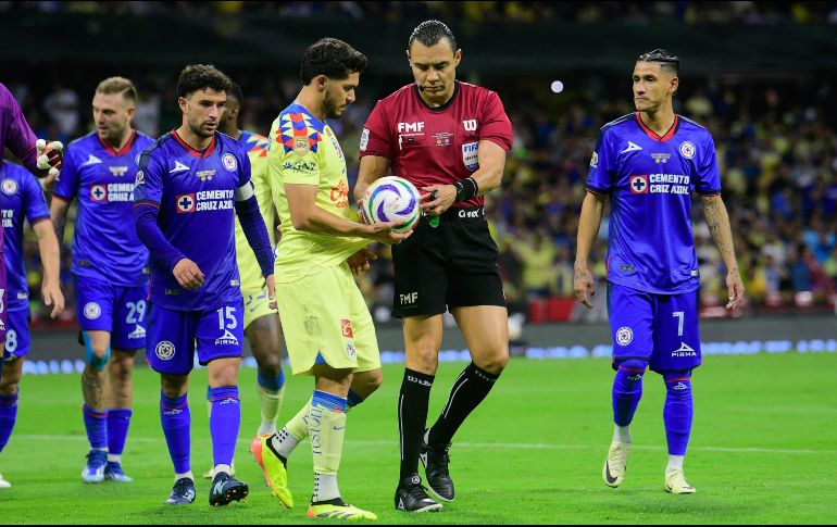 Las Águilas el América se coronaron por un polémico penalti que marcó el árbitro Marco Antonio 