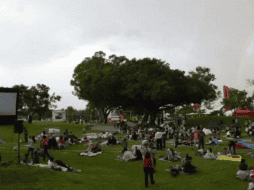 Estas funciones son completamente GRATIS, así que solo necesitas traer una manta y tus snacks favoritos para disfrutar del cine al aire libre. FACEBOOK / Cinemalive Guadalajara