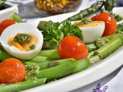 La nutrición desempeña un papel fundamental en la vida humana al proporcionar al cuerpo los minerales, vitaminas, fibras y otros nutrientes esenciales para mantener una buena salud. Pixabay