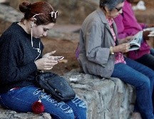 Los vicios posturales inician con el simple hecho de que el paciente esté sentado en una mala posición, pues afecta sus lumbares y cervicales. EFE / ARCHIVO