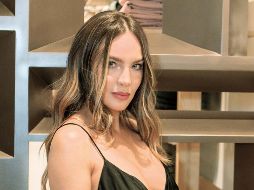 Al finalizar su participación, se levantó de su asiento arriba del templete y comenzó a recibir preguntas. SUN / ARCHIVO