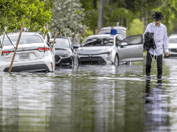Las inundaciones obligaron a la cancelación de servicios de transporte. EFE/EPA/C. HERRERA-ULASHKEVICH