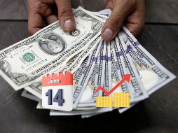 De acuerdo con un reporte de Bloomberg, el dólar comenzó la jornada de hoy con un precio superior a los 18 pesos por unidad. AFP / ARCHIVO
