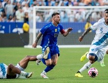 Lionel Messi jugó los 90 minutos, y además de sus dos goles dio una asistencia. EFE/S. Thew